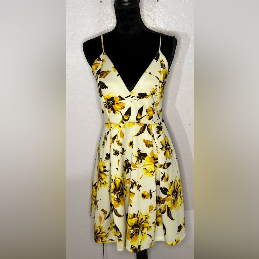 Fashion Nova White and Yellow Thigh Length Summer Dress